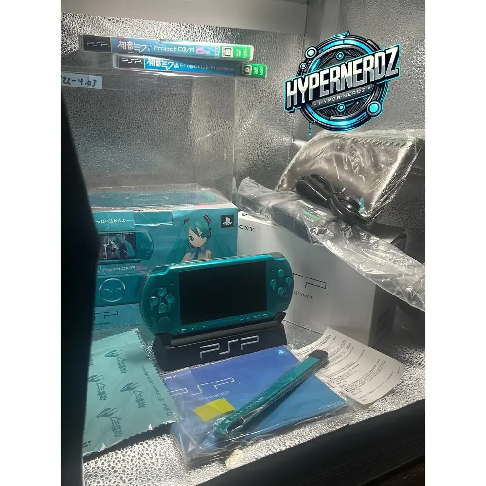 PSP 3000 hastsune miku in box w/new battery